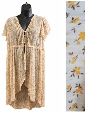 🌻Torrid White and Yellow Floral Babydoll High Low Flowing Blouse